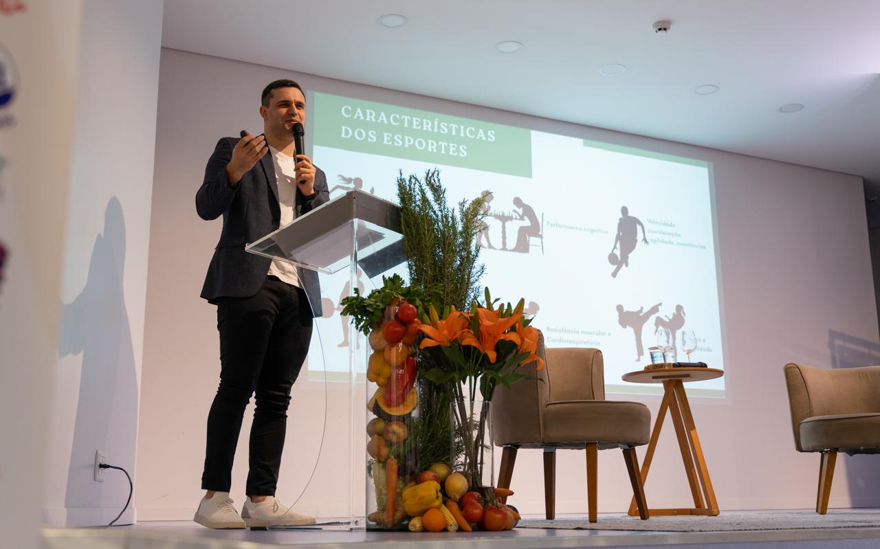 Held palestrando na Semana Acadêmica de Nutrição