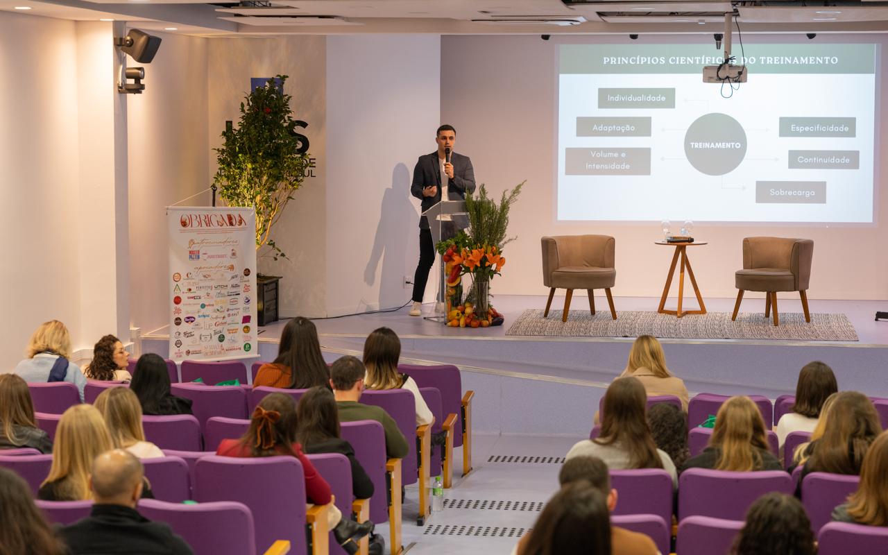 Plateia durante a palestra da Semana Acadêmica de Nutrição